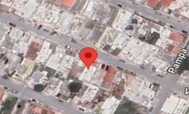 CASA 2 NIVELES, JARDIN, 3 RECAMARAS, 2 BAÑOS, 2 ESTACIONAMIENTOS