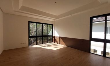 CL - FOR SALE: 4-Bedroom Single-Family House at Palms Pointe Village, Muntinlupa