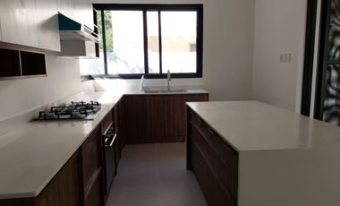 CL - FOR SALE: 4-Bedroom Single-Family House at Palms Pointe Village, Muntinlupa