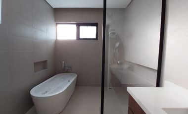 CL - FOR SALE: 4-Bedroom Single-Family House at Palms Pointe Village, Muntinlupa