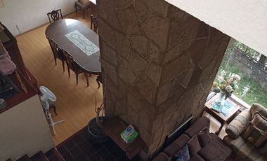 POR EL CENTRO COMERCIAL CASA EN VARIOS NIVELES