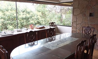 POR EL CENTRO COMERCIAL CASA EN VARIOS NIVELES