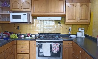 POR EL CENTRO COMERCIAL CASA EN VARIOS NIVELES