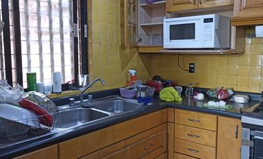 POR EL CENTRO COMERCIAL CASA EN VARIOS NIVELES