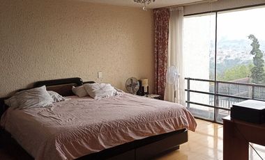 POR EL CENTRO COMERCIAL CASA EN VARIOS NIVELES