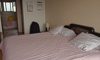 POR EL CENTRO COMERCIAL CASA EN VARIOS NIVELES