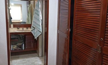 POR EL CENTRO COMERCIAL CASA EN VARIOS NIVELES