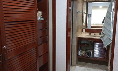 POR EL CENTRO COMERCIAL CASA EN VARIOS NIVELES