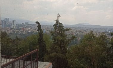 POR EL CENTRO COMERCIAL CASA EN VARIOS NIVELES