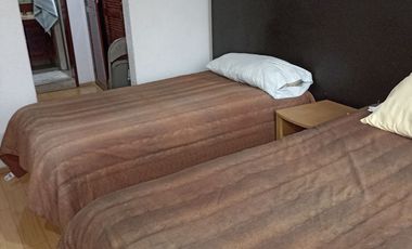 POR EL CENTRO COMERCIAL CASA EN VARIOS NIVELES