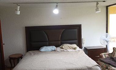 POR EL CENTRO COMERCIAL CASA EN VARIOS NIVELES