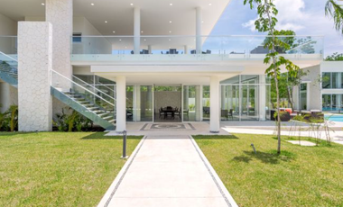 Casa en venta en Playa del Carmen, 3 habitaciones y alberca privada