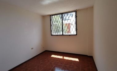 VENDO CASA CONJUNTO HABITACIONAL TERRAZAS DEL PICHINCHA, Sector La Mena, Sur de Quito.