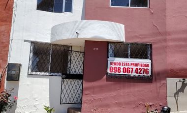 VENDO CASA CONJUNTO HABITACIONAL TERRAZAS DEL PICHINCHA, Sector La Mena, Sur de Quito.