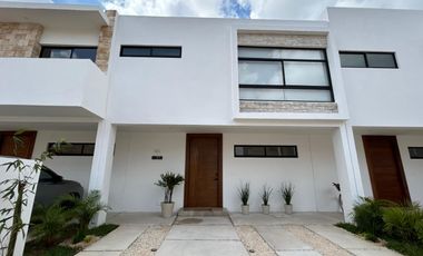 CASA EN VENTA EN CANCÚN, QUINTANA ROO, RESIDENCIAL ARBOLADA, ZONA HUAYACÁN, OPORTUNIDAD