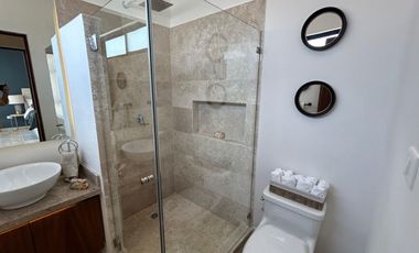 CASA EN VENTA EN CANCÚN, QUINTANA ROO, RESIDENCIAL ARBOLADA, ZONA HUAYACÁN, OPORTUNIDAD