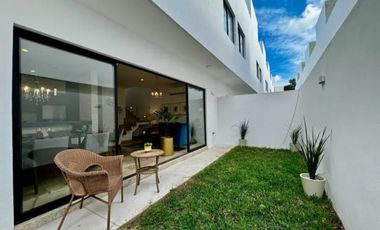 CASA EN VENTA EN CANCÚN, QUINTANA ROO, RESIDENCIAL ARBOLADA, ZONA HUAYACÁN, OPORTUNIDAD