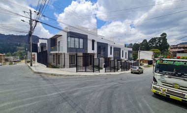 Casa en venta en sector la Argelia a pasos de la Universidad nacional de Loja al sur de la ciudad de Loja