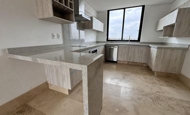 RENTA. Cumbres del Lago - Departamento con amenidades y 3 recamaras