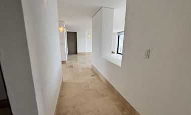 RENTA - Cumbres del Lago. Departamento en planta baja de 3 recamaras