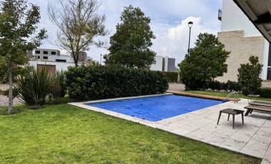 RENTA - Cumbres del Lago. Departamento en planta baja de 3 recamaras