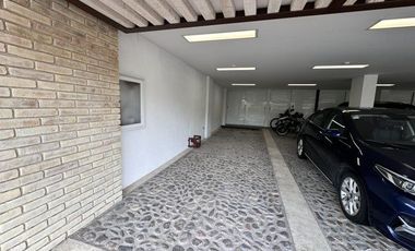 RENTA - Cumbres del Lago. Departamento en planta baja de 3 recamaras