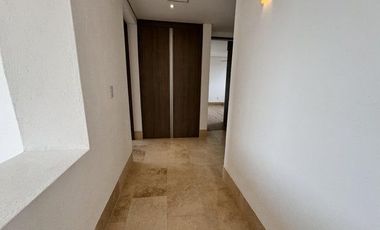 RENTA. Cumbres del Lago - Departamento en planta baja de 3 recamaras