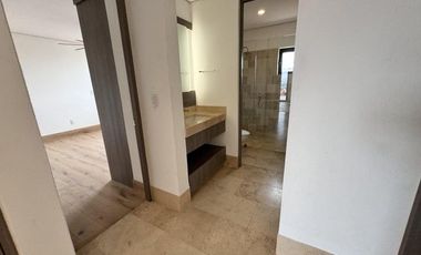 RENTA. Cumbres del Lago - Departamento en planta baja de 3 recamaras