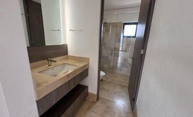 RENTA. Cumbres del Lago - Departamento en planta baja de 3 recamaras