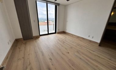 RENTA. Cumbres del Lago - Departamento en planta baja de 3 recamaras