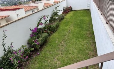 RENTA. Cumbres del Lago - Departamento en planta baja de 3 recamaras