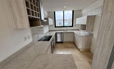 Cumbres del Lago - Departamento en planta baja de 3 recamaras. RENTA