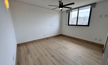 Cumbres del Lago - Departamento en planta baja de 3 recamaras. RENTA