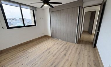 Cumbres del Lago - Departamento en planta baja de 3 recamaras. RENTA