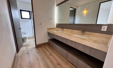 Cumbres del Lago - Departamento en planta baja de 3 recamaras. RENTA