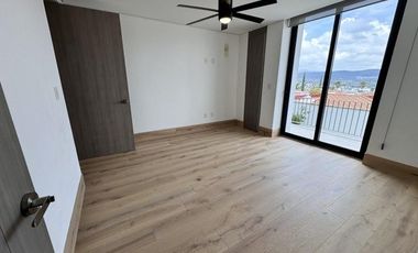 Cumbres del Lago - Departamento en planta baja de 3 recamaras. RENTA