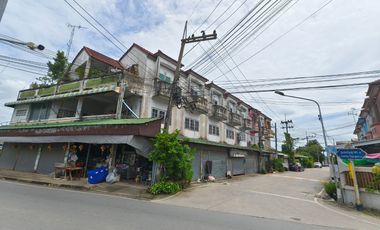 ขายด่วน! บ้านเดี่ยวชั้นเดียว ทำเลดี ใกล้คลอง 8 ธัญบุรี เนื้อที่ 26 ตารางวา พื้นที่ใช้สอย 90 ตารางเมตร 2 ห้องนอน 1 ห้องน้ำ 2 ที่จอดรถ ถนนหน้าบ้านกว้าง