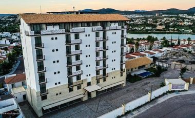 Penthouse con amenidades y 3 recamaras. RENTA - Cumbres del Lago