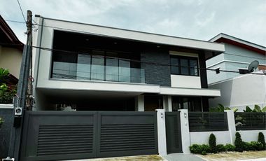 5 Bedroon with a 4 Car Garage Property For Sale in Sucat, Parañaque City