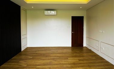 5 Bedroon with a 4 Car Garage Property For Sale in Sucat, Parañaque City