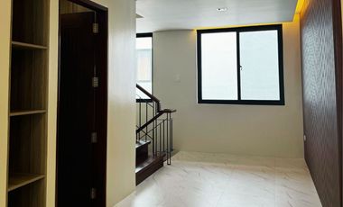 5 Bedroon with a 4 Car Garage Property For Sale in Sucat, Parañaque City