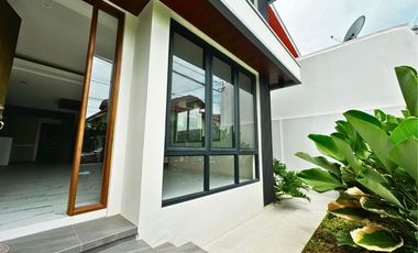 5 Bedroon with a 4 Car Garage Property For Sale in Sucat, Parañaque City