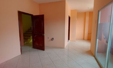 En Machala Se Vende Casa Amplia de 5 Dormitorios en la calle Marce Laniado cerca al Hosp Esperanza