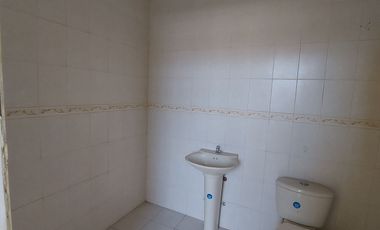 En Machala Se Vende Casa Amplia de 5 Dormitorios en la calle Marce Laniado cerca al Hosp Esperanza