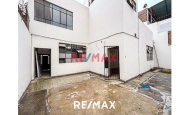 Amplia Casa De 2 Pisos En Venta | Santa Catalina