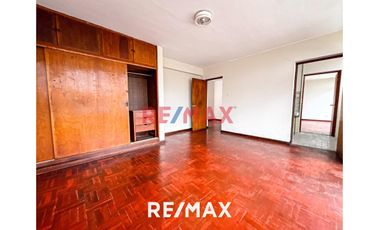 Amplia Casa De 2 Pisos En Venta | Santa Catalina
