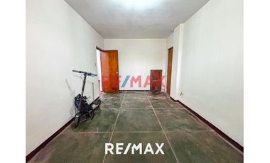 Amplia Casa De 2 Pisos En Venta | Santa Catalina