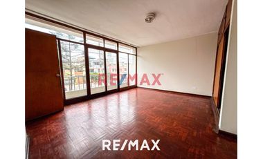 Amplia Casa De 2 Pisos En Venta | Santa Catalina