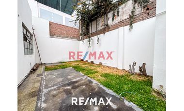 Amplia Casa De 2 Pisos En Venta | Santa Catalina