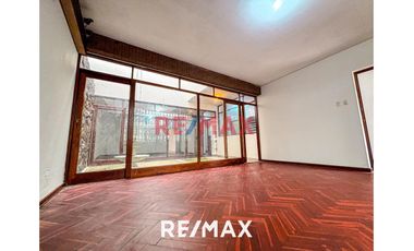 Amplia Casa De 2 Pisos En Venta | Santa Catalina